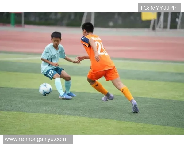 探秘世界足球球星高强度训练氛围与团队竞技精神塑造之路