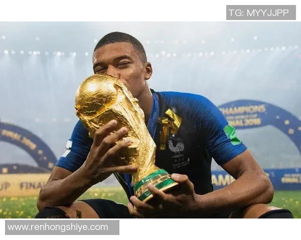 足坛荣耀瞬间全记录世界足球巨星捧杯时刻震撼集锦 足坛荣耀瞬间全记录世界足球巨星捧杯时刻震撼集锦