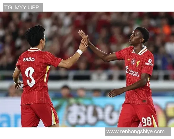 足球场上的球星英姿与精彩瞬间展现：足球技艺与比赛魅力全方位解析