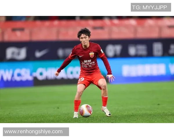 中国足球热身赛球星表现亮眼 突破与挑战并存展现新面貌