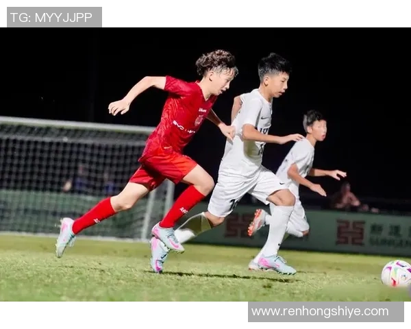 足球星光璀璨聚焦全球巨星荣耀与巅峰对决的精彩瞬间 足球星光璀璨聚焦全球巨星荣耀与巅峰对决的精彩瞬间